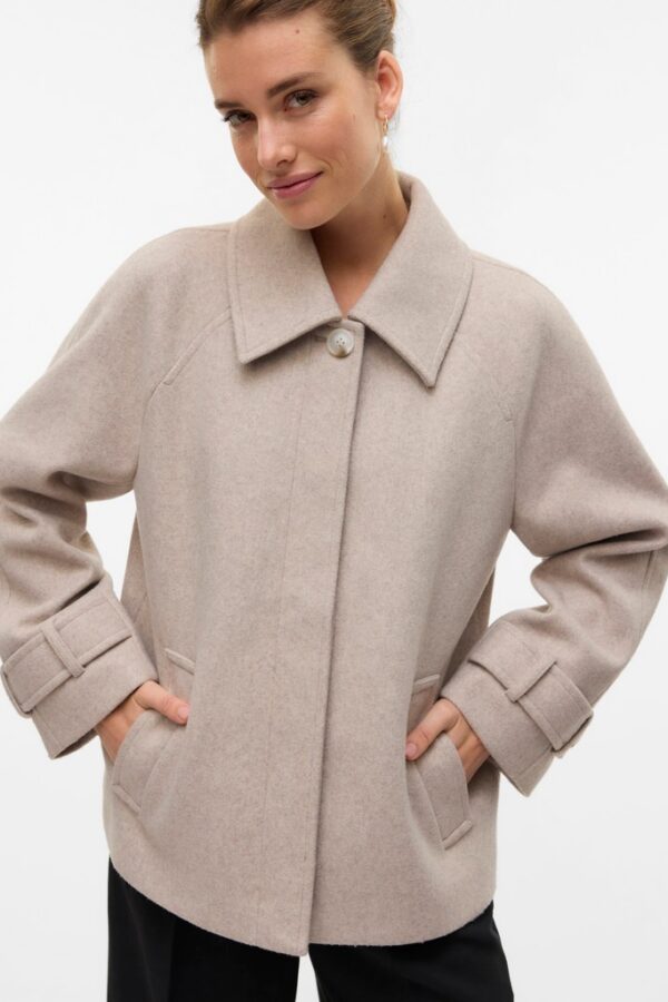 Chaqueta con bolsillos delanteros